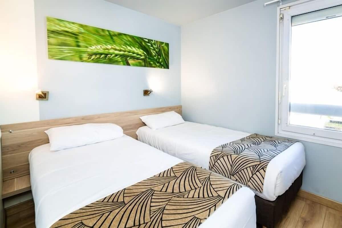 Twin Room | Desk, free WiFi, bed sheets, wheelchair access