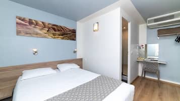 Habitació doble | Escriptori, wifi gratuïta i roba de llit