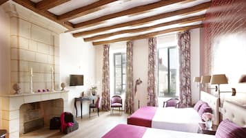 Chambre Elegance Family 4 personnes, 2 grands lits | 高級寢具、客房內保險箱、獨特裝潢、書桌