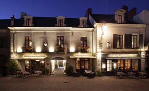 Front of property - Hostellerie La Croix Blanche (Fontevraud-l'Abbaye)