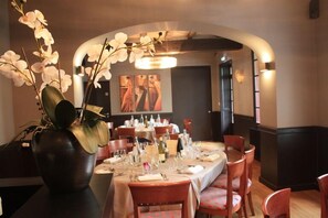 Breakfast, lunch and dinner served - Hostellerie La Croix Blanche (Fontevraud-l'Abbaye)