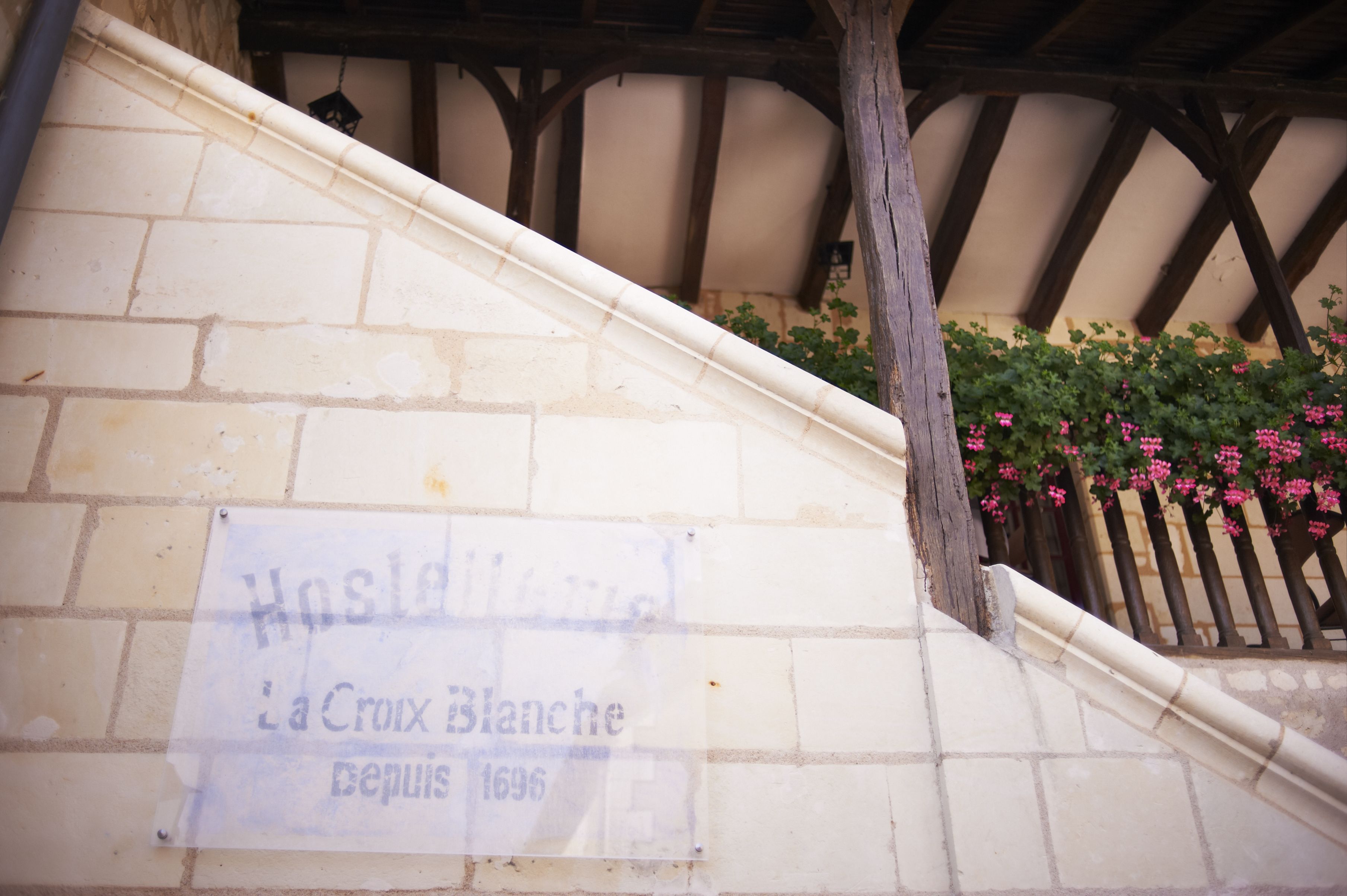 chambre elegance family 4 personnes, 2 grands lits | property entrance