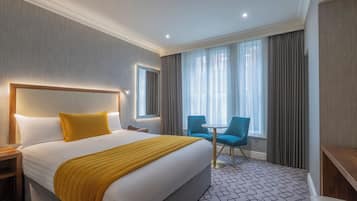 Quarto casal standard, 1 cama de casal | Roupas de cama antialérgicas, escrivaninha