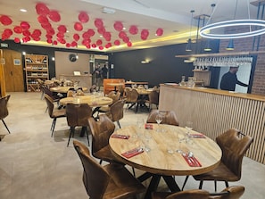 Déjeuner et dîner servis sur place