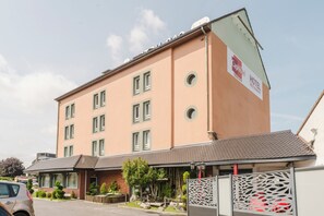 ด้านหน้าที่พัก