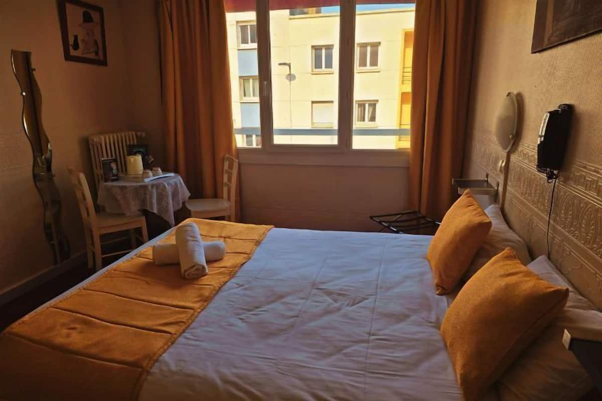 Basic Double Room | Select Comfort beds, iron/ironing board, free WiFi