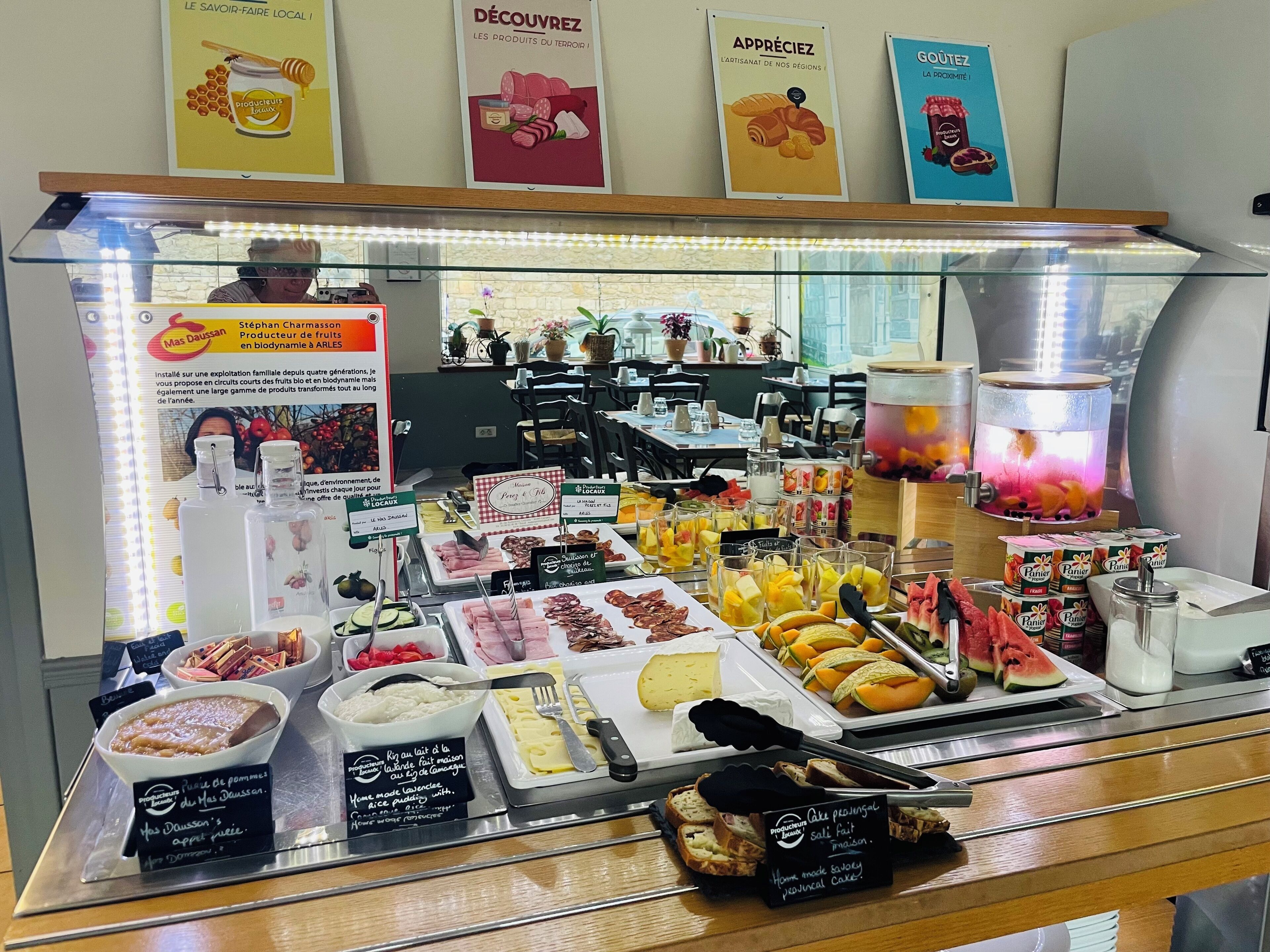 Tägliches Frühstücksbuffet gegen Gebühr