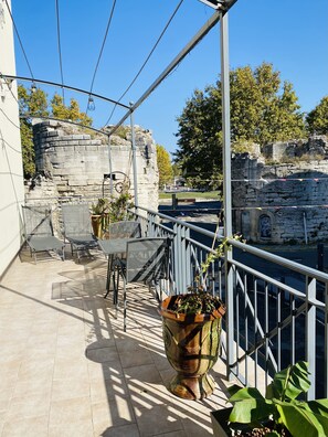 Club Double Room, Terrace | Premium bedding, minibar, in-room safe, individually decorated - Brit Hotel Acacias (Arles)