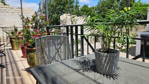 Terrace/patio - Brit Hotel Acacias (Arles)