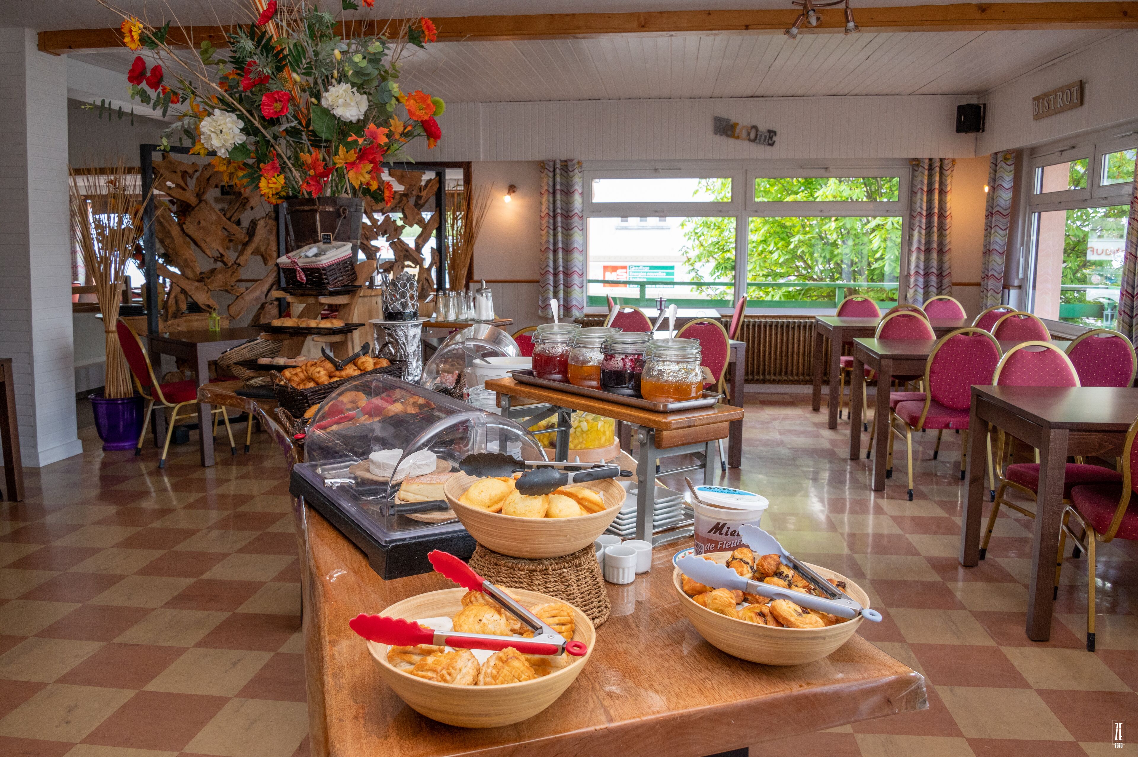 Daily buffet breakfast for a fee