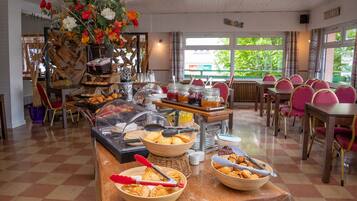 Daily buffet breakfast for a fee