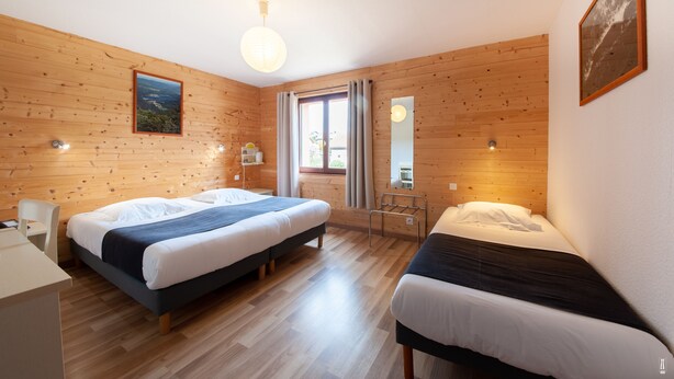 Triple Room | Desk, WiFi (free) - Hotel la Route Verte (Gerardmer)