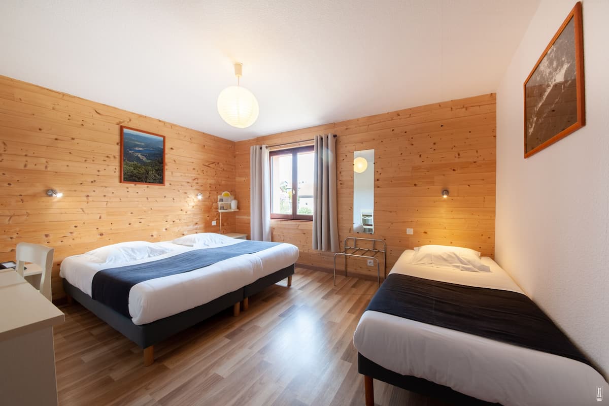Triple Room | Desk, WiFi (free)