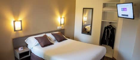 Double Room | Desk, blackout drapes, soundproofing, iron/ironing board