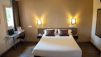 Double Room | Desk, blackout drapes, soundproofing, iron/ironing board