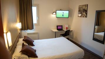 Double Room | Desk, blackout drapes, soundproofing, iron/ironing board