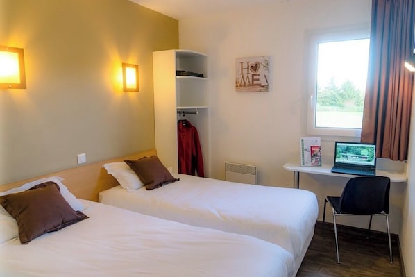 Standard Room, 2 Single Beds | Desk, blackout curtains, soundproofing, iron/ironing board - Fasthotel Perigueux (Marsac-sur-l'Isle)