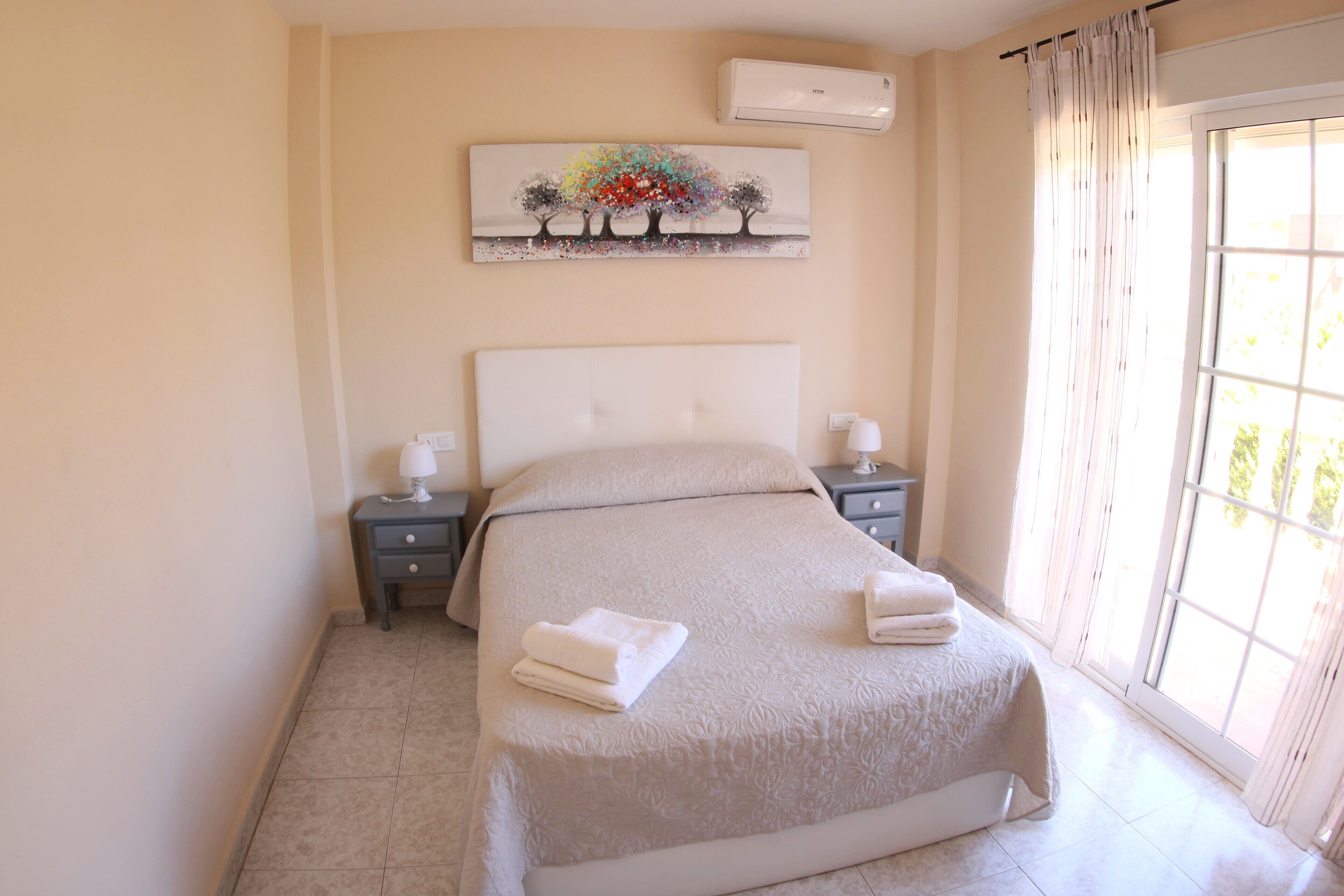 Cubrecamas, wifi gratis, ropa de cama y acceso para silla de ruedas 