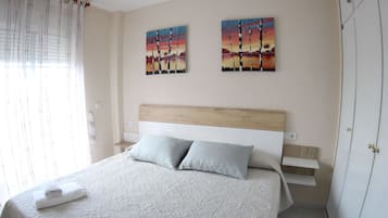 Superior appartement, 2 slaapkamers, uitzicht op zee | Donzen dekbedden, gratis wifi, beddengoed, rolstoeltoegankelijk