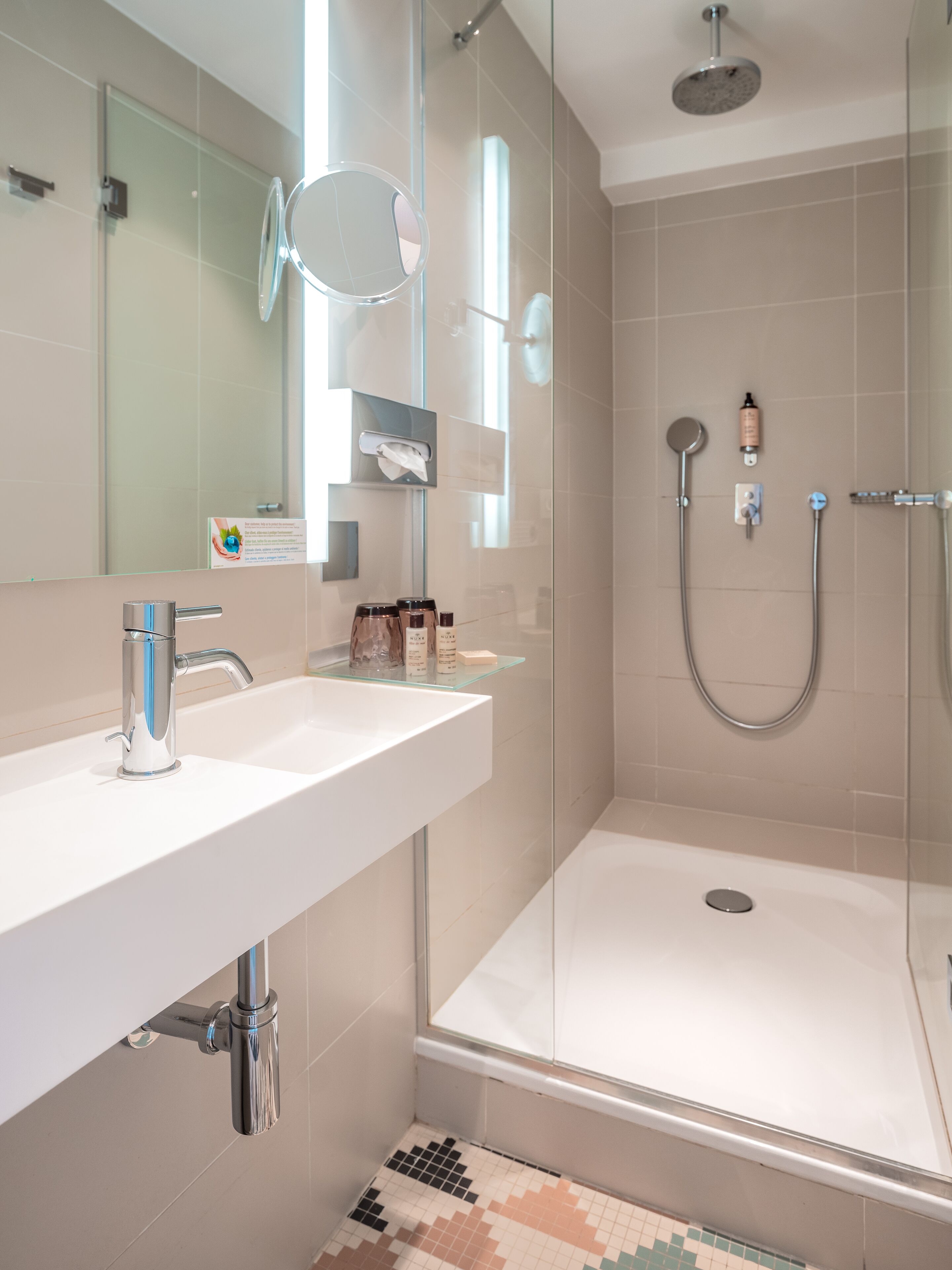 deluxe room | bathroom | free toiletries, hair dryer, bathrobes, slippers