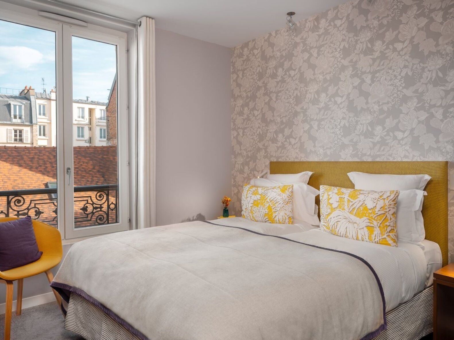 standard twin room | premium bedding, pillow-top beds, in-room safe, desk