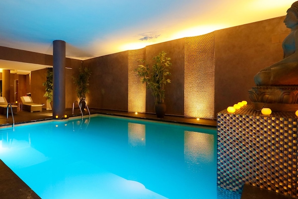 Sauna, Turkish bath, body treatments, Thai massages, facials