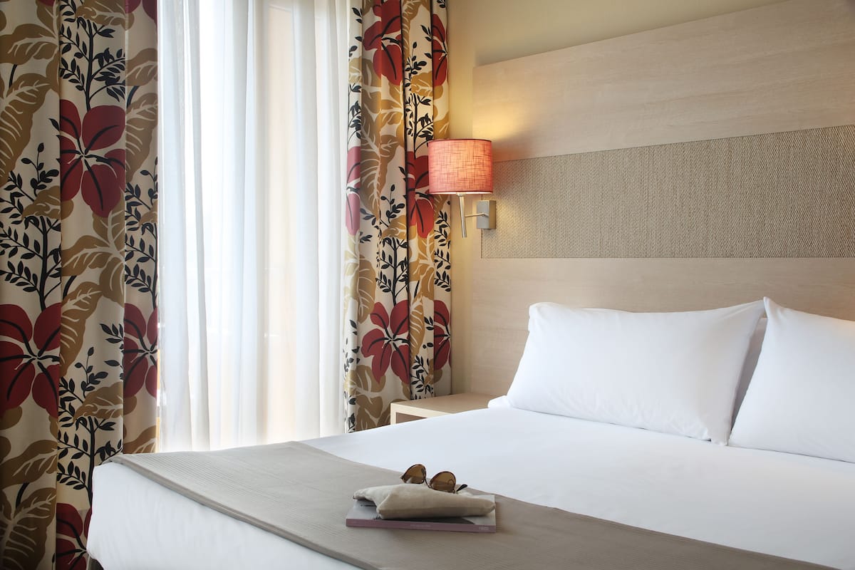 Ropa de cama de alta calidad y cortinas blackout