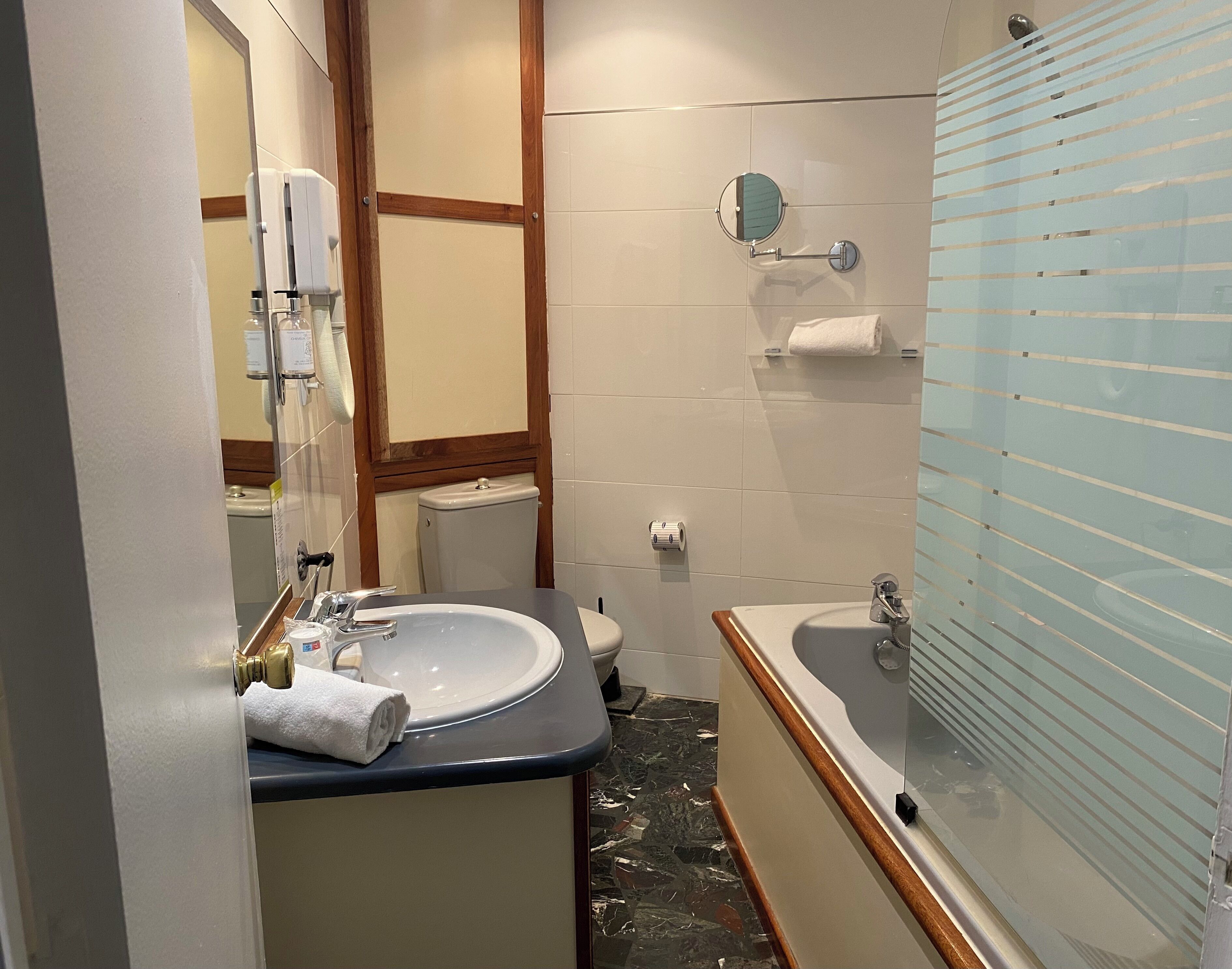 A bathroom with a sink, toilet, and bathtub.