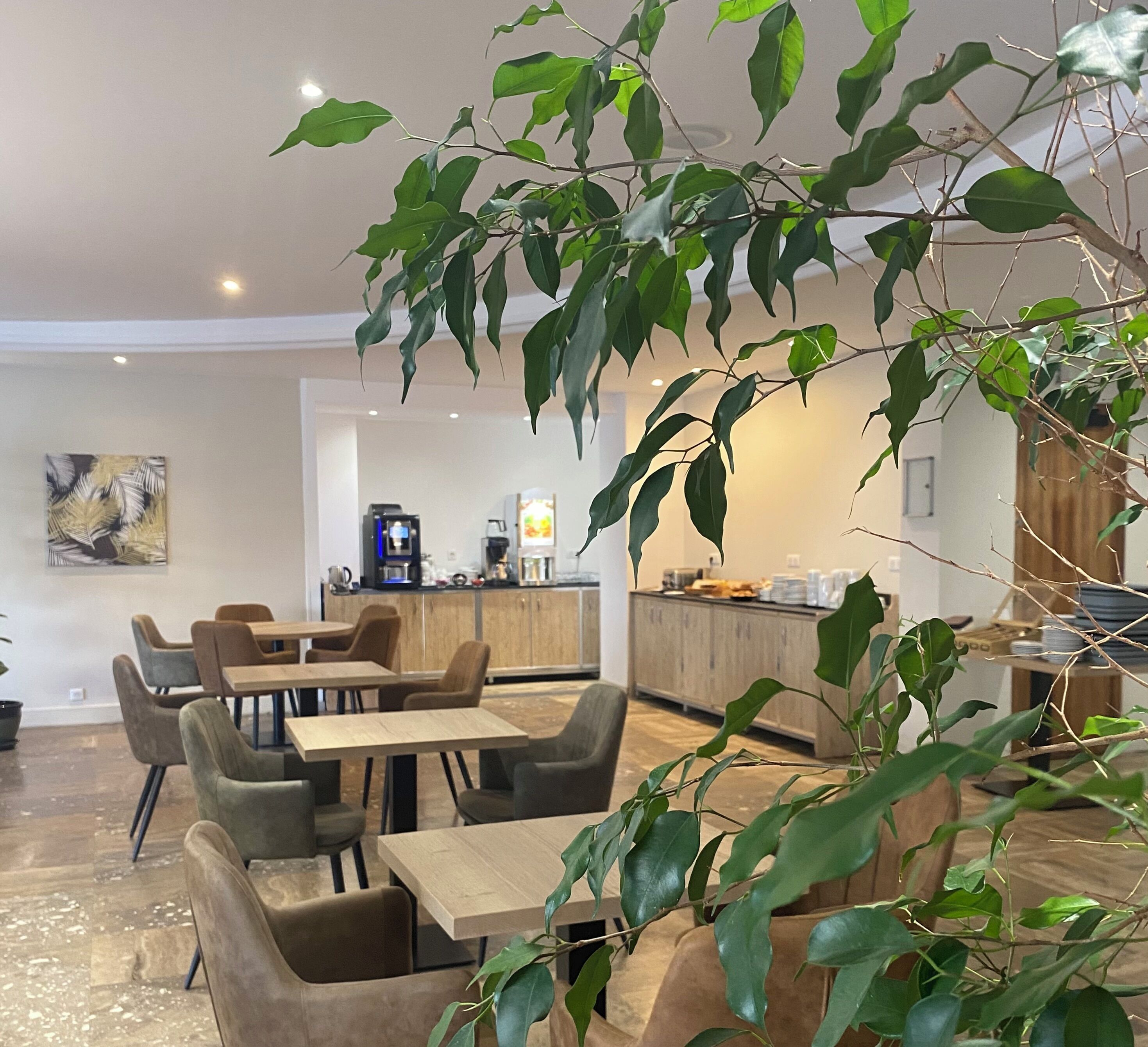 Petit déjeuner buffet servi tous les jours en supplément