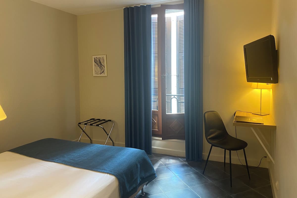 Standard Room | In-room safe, soundproofing, cribs/infant beds, rollaway beds