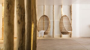 Sauna, hot tub, pemandian Turki/hammam, perawatan tubuh, dan body scrub