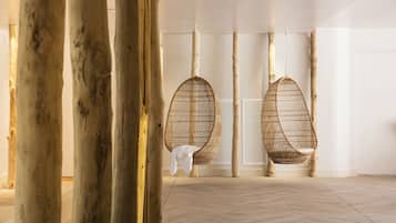 Un sauna, una bañera de hidromasaje, baño turco/hammam