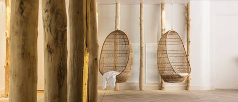 Sauna, hot tub, Turkish bath/hammam, body treatments, hot stone massages