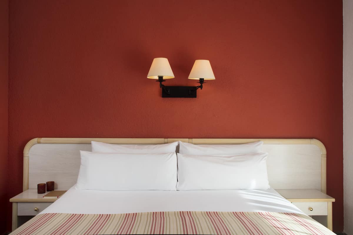 Literie hypoallergénique, couette en duvet, coffre-fort, bureau