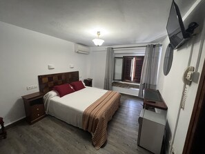 Habitación doble | 1 dormitorio, ropa de cama de alta calidad, colchones viscoelásticos