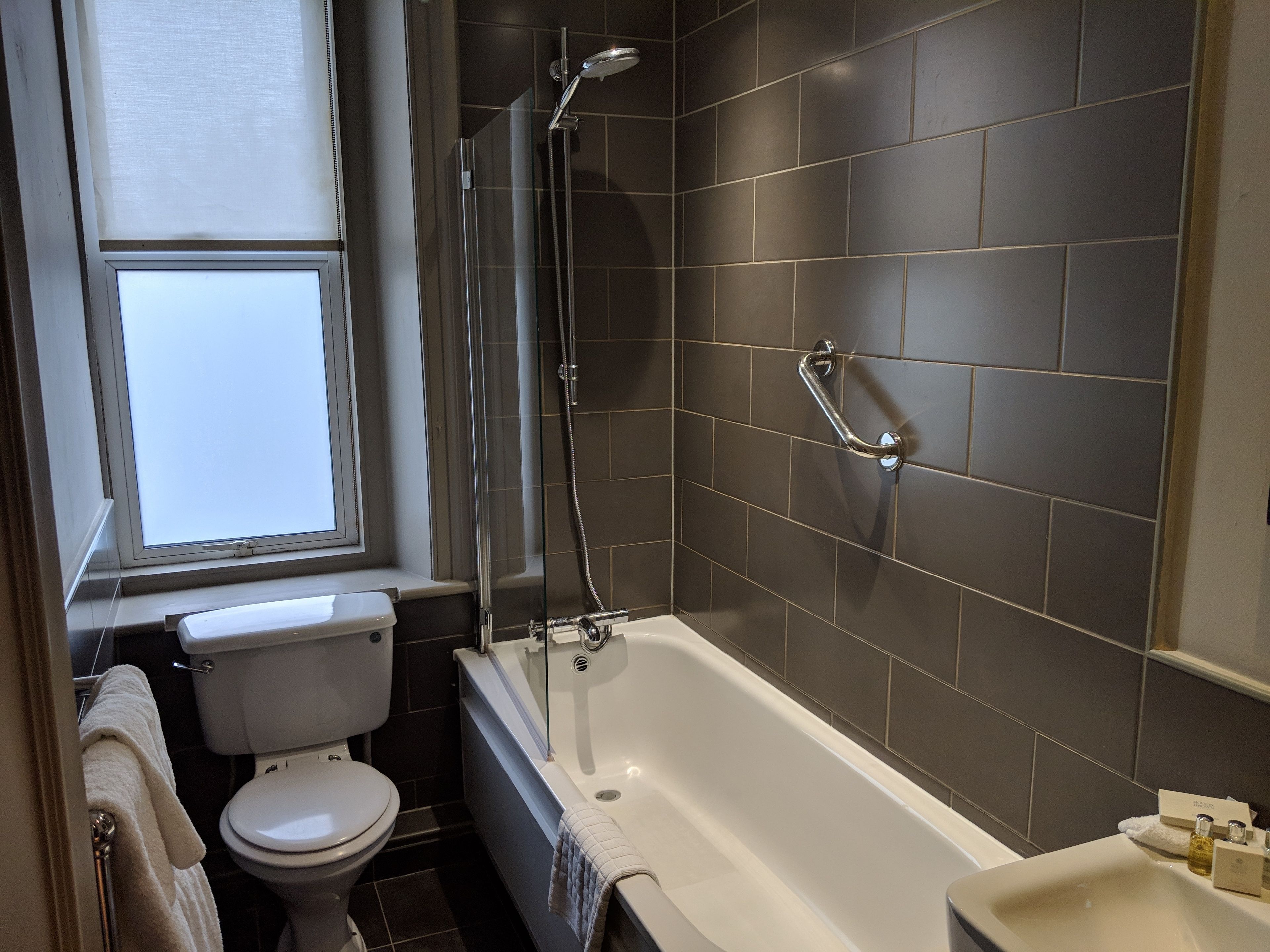 standard double room single use, 1 large single bed | bathroom | combined shower/bathtub, free toiletries, hair dryer, towels