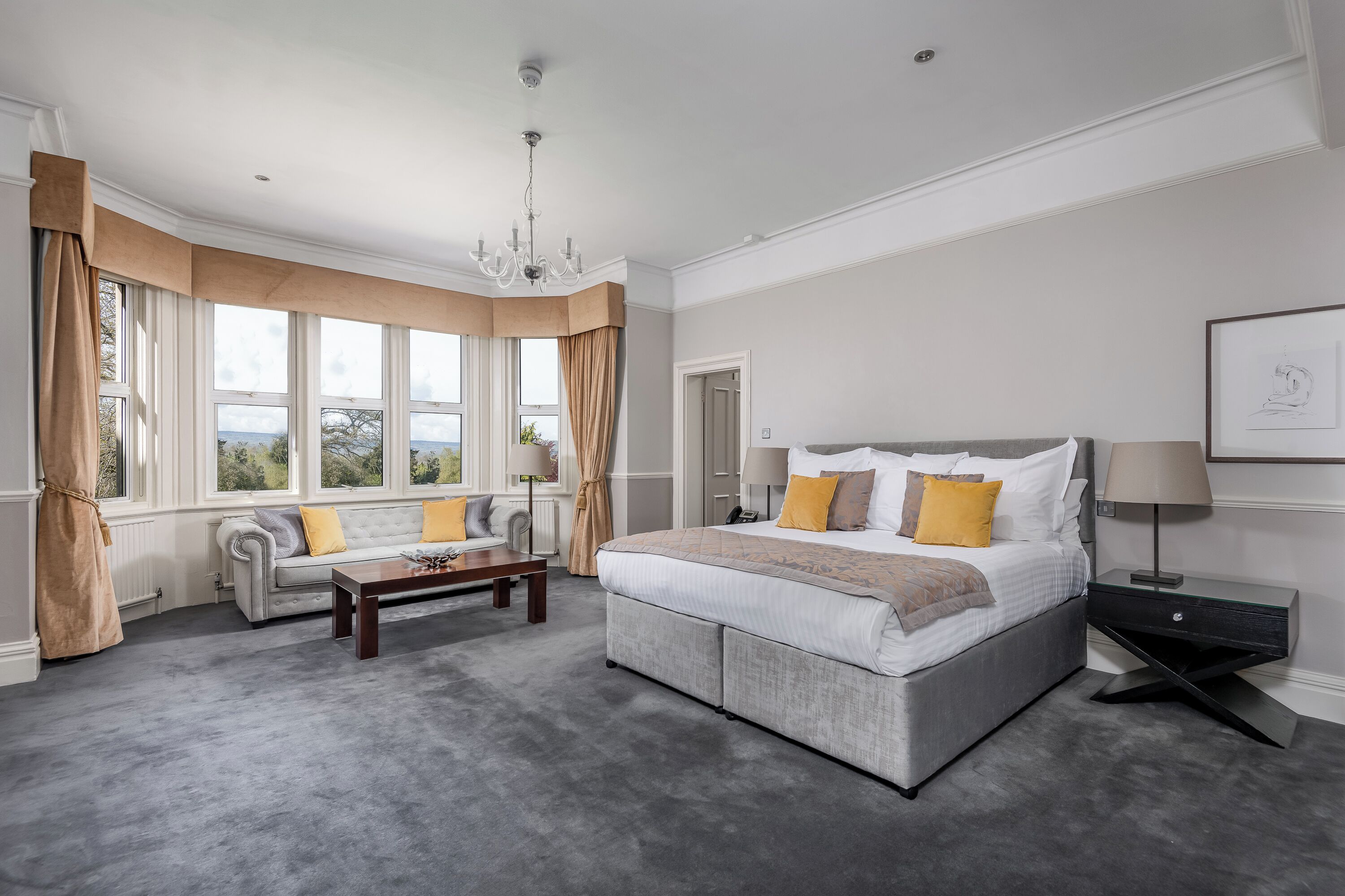 Hartsfield Suite | Luxe beddengoed, een kluis op de kamer, een bureau, een laptopwerkplek