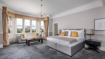 Hartsfield Suite | Literie de qualité supérieure, coffres-forts dans les chambres, bureau