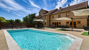 Außenpool (je nach Saison geöffnet)