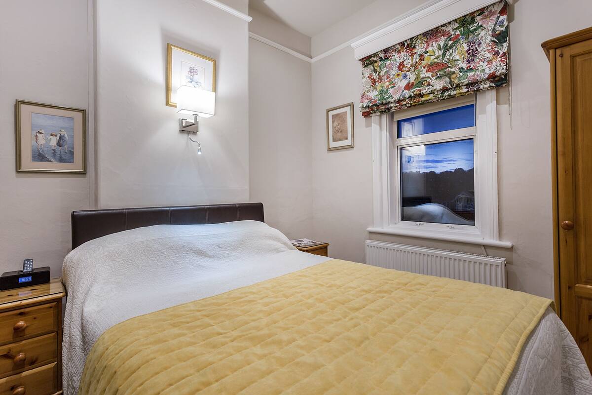 Single Room with Private Bathroom