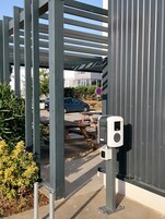 Electric vehicle charging station