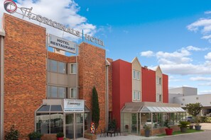 Vista frontal de la propiedad