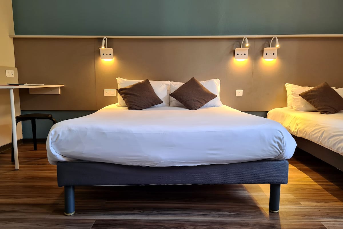 standard double room | 1 bedroom, premium bedding, desk, soundproofing