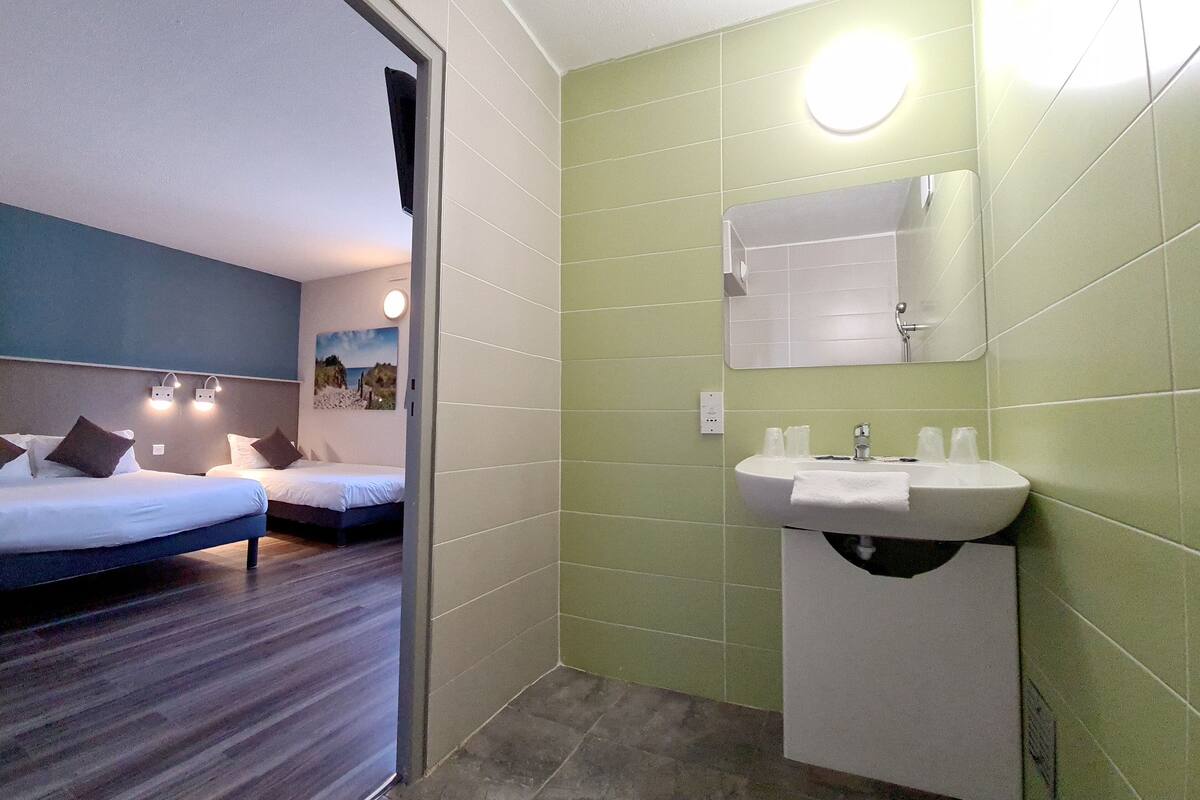 standard double room | 1 bedroom, premium bedding, desk, soundproofing