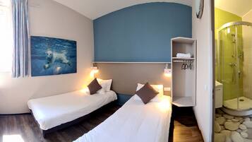 Ropa de cama de alta calidad, escritorio y sistema de insonorización