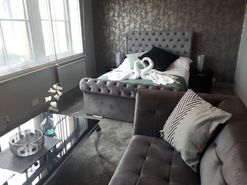 The Huddersfield Hotel