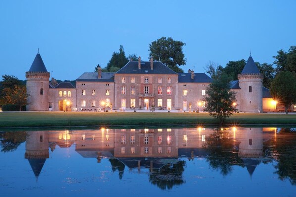 Façade de l’hébergement - soirée/nuit