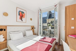 高级房, 阳台 | 客房内保险箱、熨斗/熨板、免费 WiFi、床单