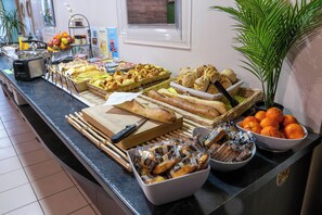 Ferdiglaget frokost hver dag (EUR 11 per person)