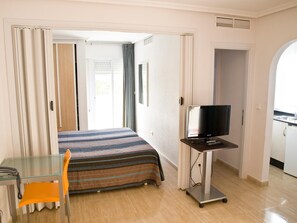 Soundproofing, free WiFi, bed sheets